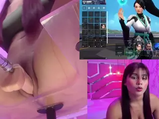 SaraHillGames's Live Sex Cam Show