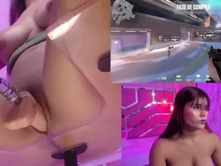 SaraHillGames's Live Sex Cam Show