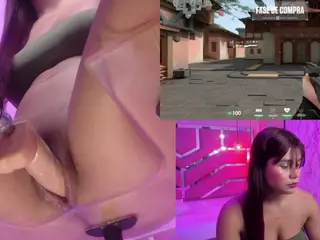 SaraHillGames's Live Sex Cam Show