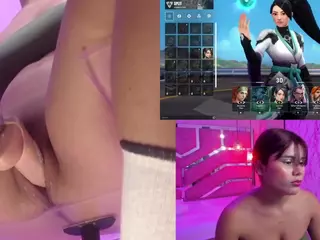 SaraHillGames's Live Sex Cam Show