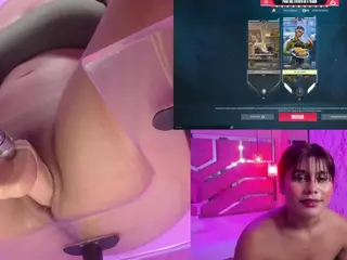 SaraHillGames's Live Sex Cam Show