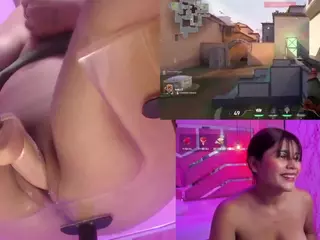 SaraHillGames's Live Sex Cam Show