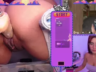 SaraHillGames's Live Sex Cam Show