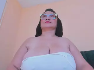 Selene-32's Live Sex Cam Show