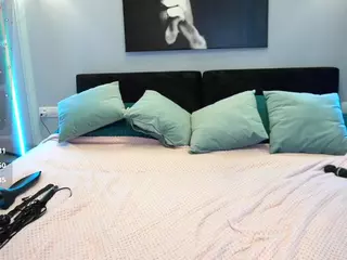 KiraRoxx's Live Sex Cam Show