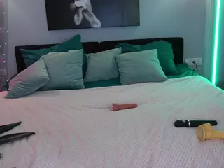 KiraRoxx's Live Sex Cam Show