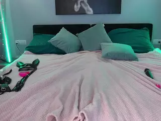 KiraRoxx's Live Sex Cam Show
