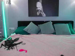 KiraRoxx's Live Sex Cam Show