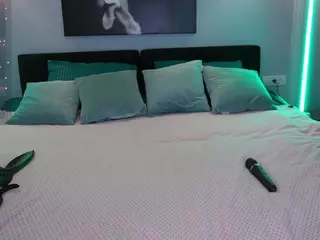 KiraRoxx's Live Sex Cam Show
