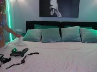 KiraRoxx's Live Sex Cam Show