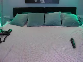 KiraRoxx's Live Sex Cam Show
