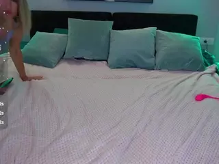 KiraRoxx's Live Sex Cam Show