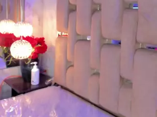Mia-Jonsonn's Live Sex Cam Show