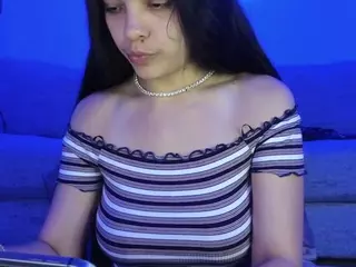 sweetlikeblu's Live Sex Cam Show