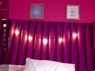 petitelittleebonyy's Live Sex Cam Show