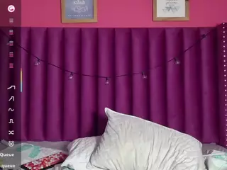 petitelittleebonyy's Live Sex Cam Show