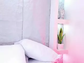 AvyMilton's Live Sex Cam Show