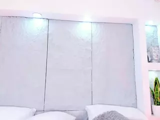 AvyMilton's Live Sex Cam Show