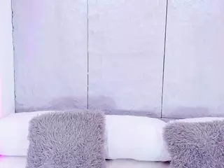 AvyMilton's Live Sex Cam Show