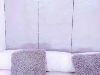 AvyMilton's Live Sex Cam Show