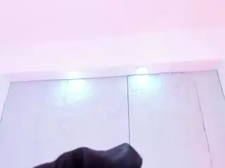 AvyMilton's Live Sex Cam Show