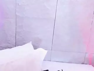 AvyMilton's Live Sex Cam Show