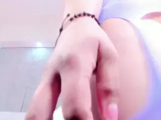 AvyMilton's Live Sex Cam Show