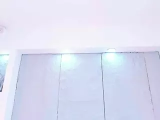AvyMilton's Live Sex Cam Show