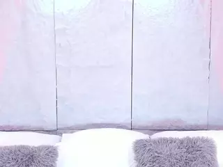 AvyMilton's Live Sex Cam Show