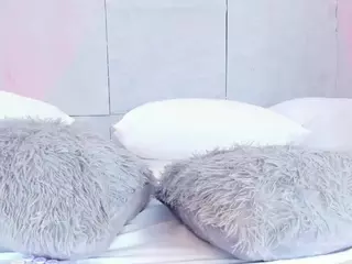 AvyMilton's Live Sex Cam Show