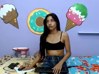 skinnycanella18's Live Sex Cam Show