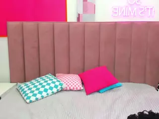 LindaInsatiable's Live Sex Cam Show