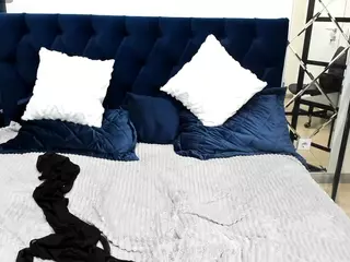 LindaInsatiable's Live Sex Cam Show