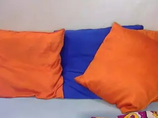 Bella's Live Sex Cam Show