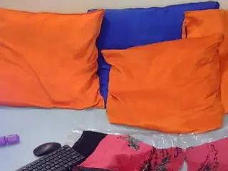 Bella's Live Sex Cam Show