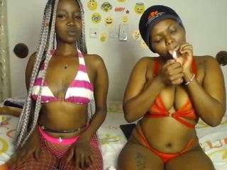 Live cam show with Bella
