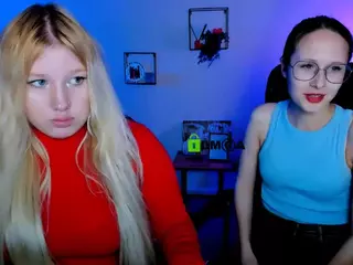 juli-kisss's Live Sex Cam Show