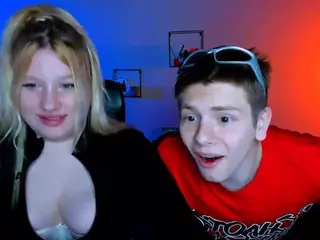 juli-kisss's Live Sex Cam Show