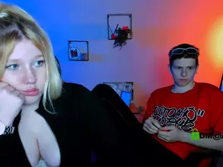 juli-kisss's Live Sex Cam Show
