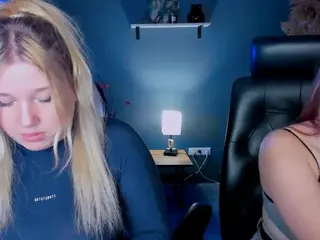 juli-kisss's Live Sex Cam Show