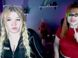 juli-kisss's Live Sex Cam Show