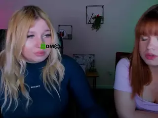 juli-kisss's Live Sex Cam Show