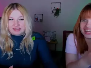 juli-kisss's Live Sex Cam Show