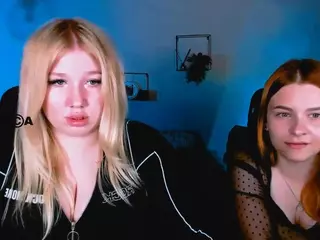 juli-kisss's Live Sex Cam Show