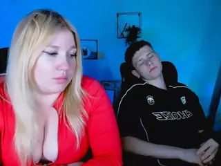 juli-kisss's Live Sex Cam Show