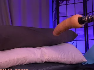 Yelloweaa's Live Sex Cam Show