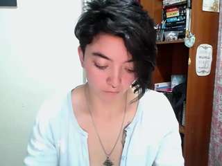 Live cam show with Camelia Saenz
