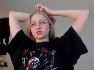MiaMew's Live Sex Cam Show