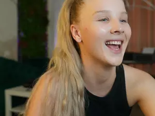 Emilyybloom's Live Sex Cam Show
