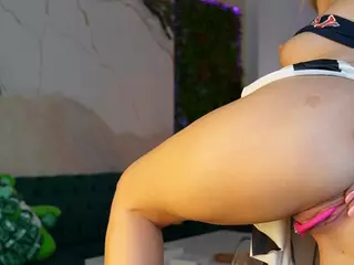 Emilyybloom's Live Sex Cam Show